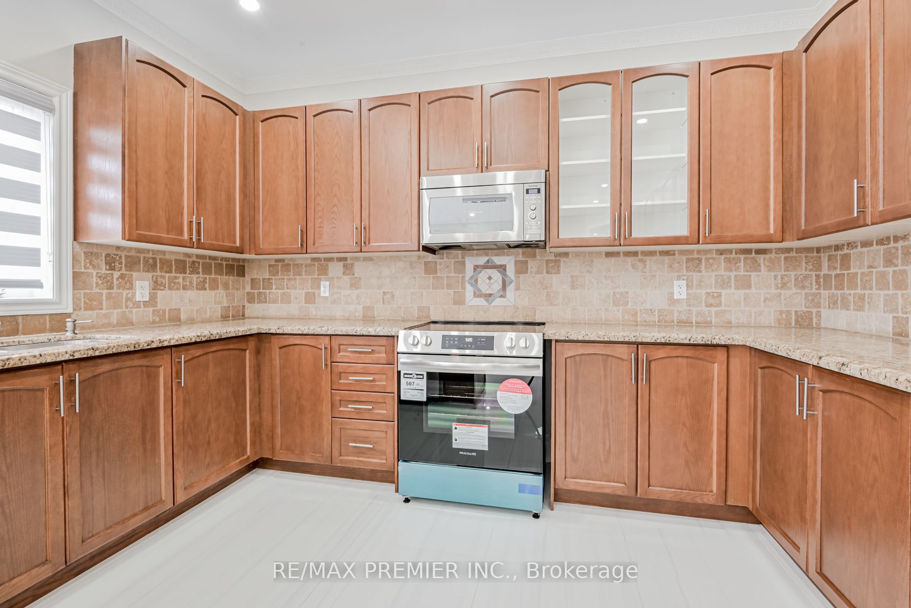 37 Colombo Cres