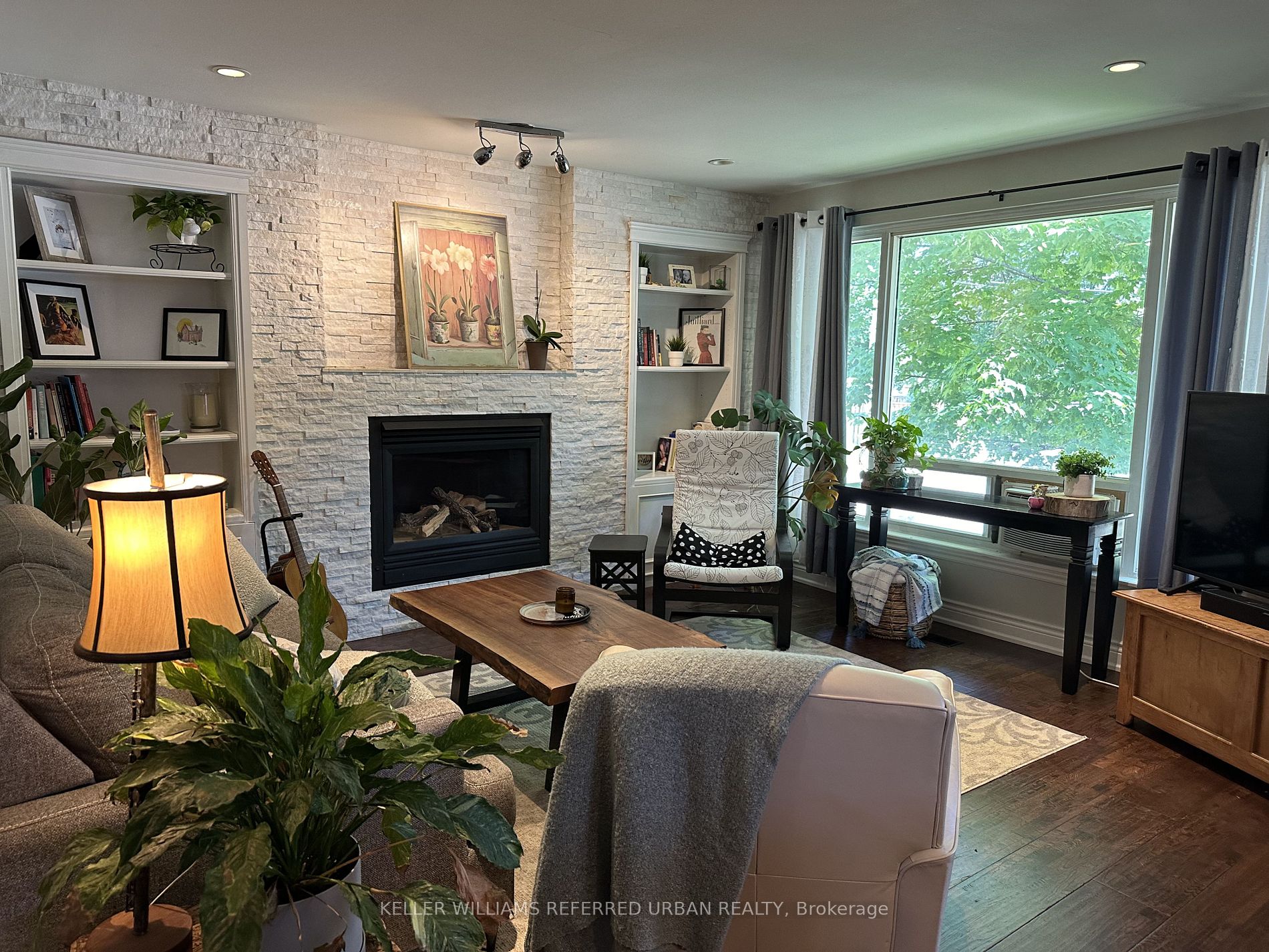 30 Collins Crescent #Main