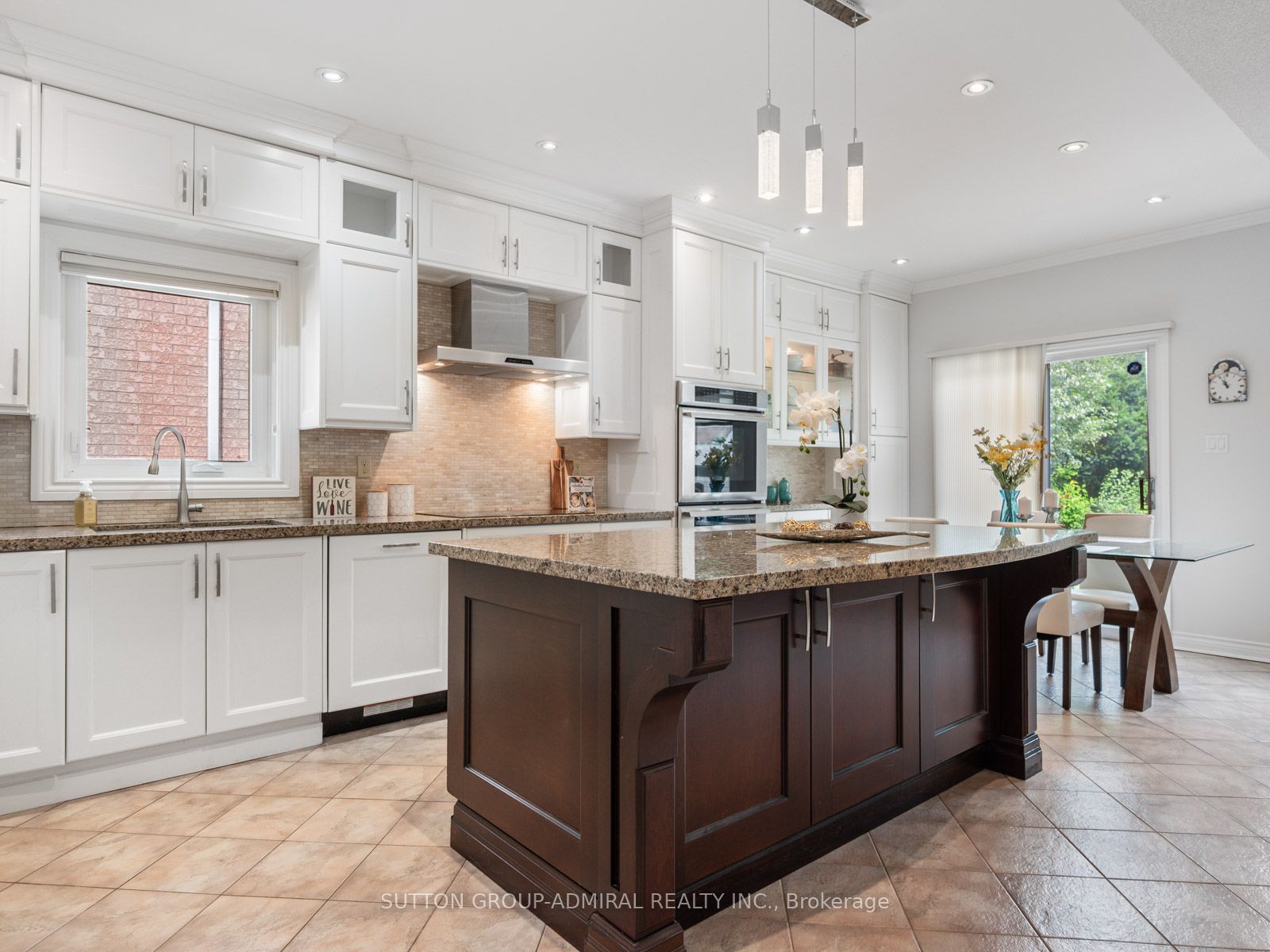 171 Shaftsbury Avenue