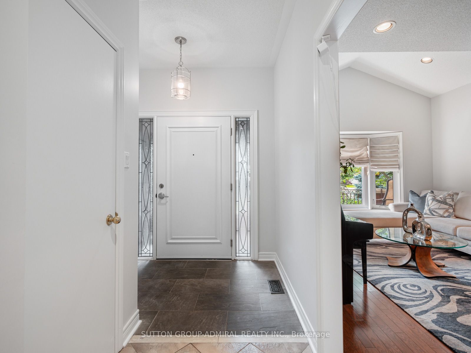 171 Shaftsbury Avenue