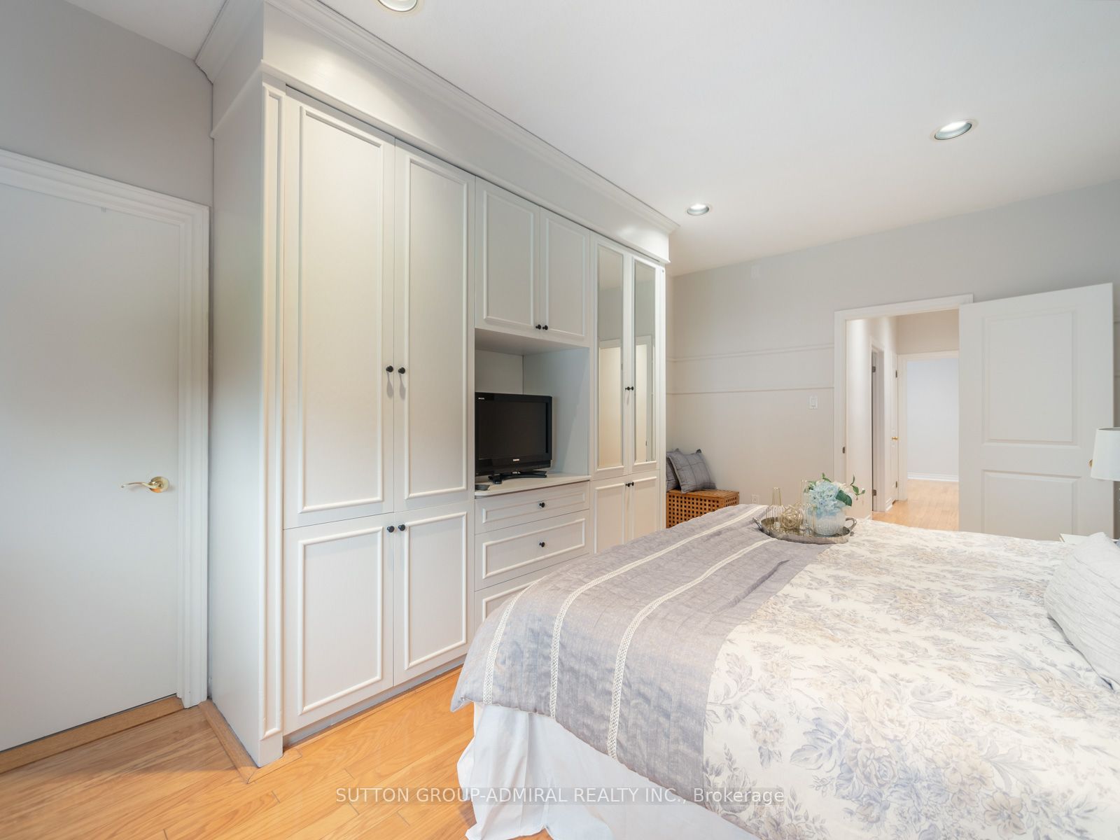 171 Shaftsbury Avenue