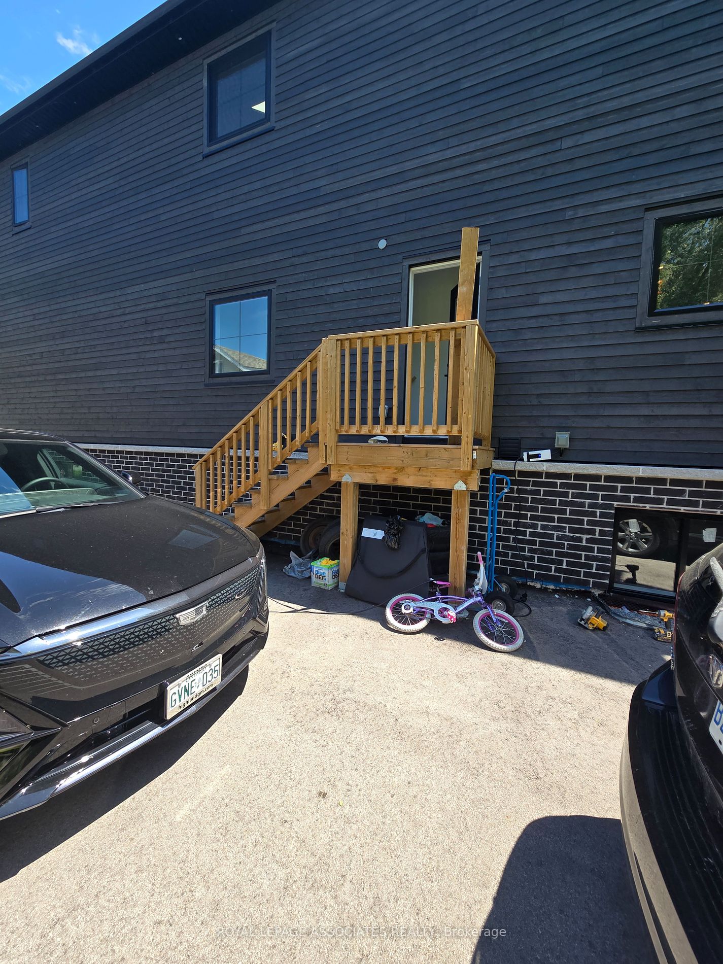 215 Bayview Avenue