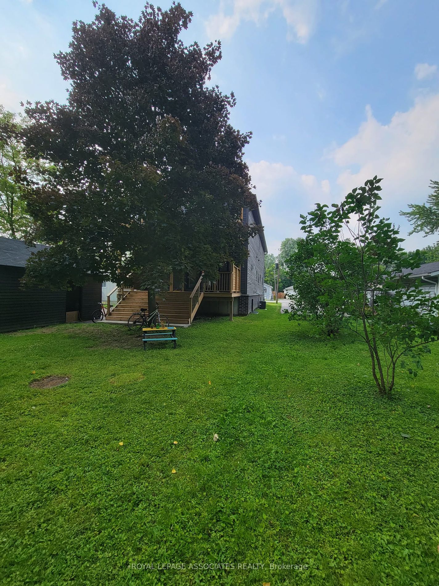 215 Bayview Avenue