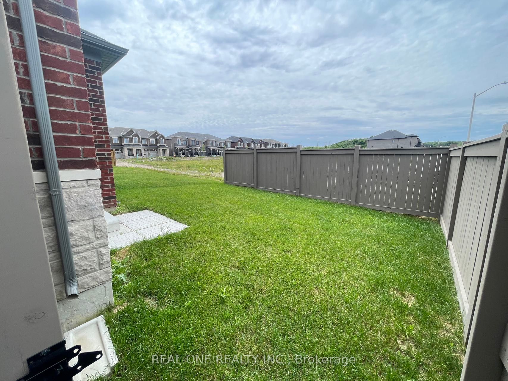 59 Schmeltzer Crescent