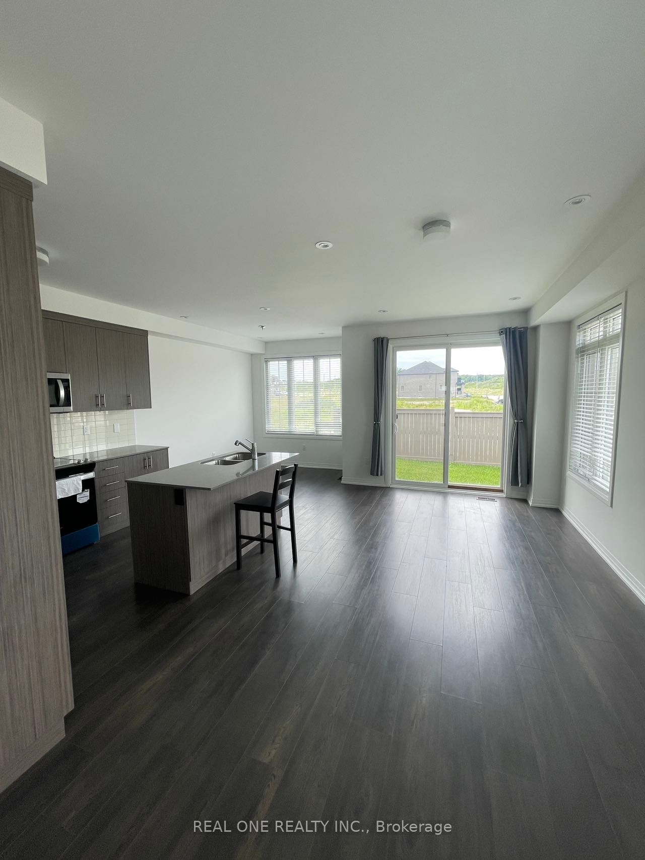 59 Schmeltzer Crescent