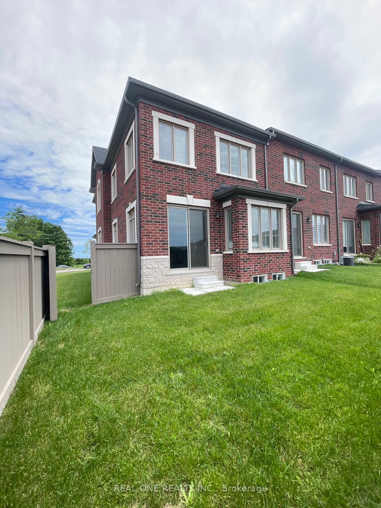 59 Schmeltzer Crescent