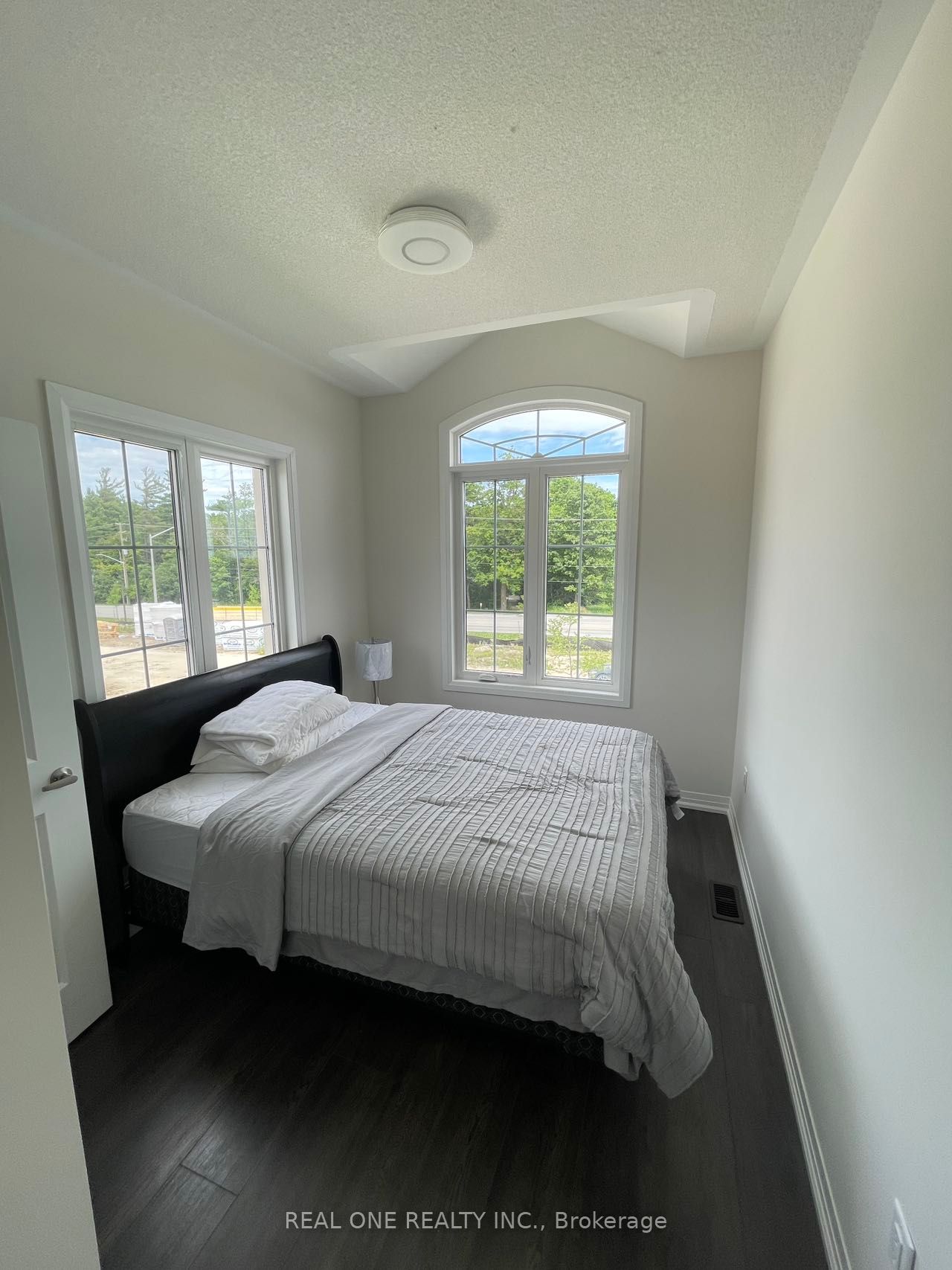 59 Schmeltzer Crescent