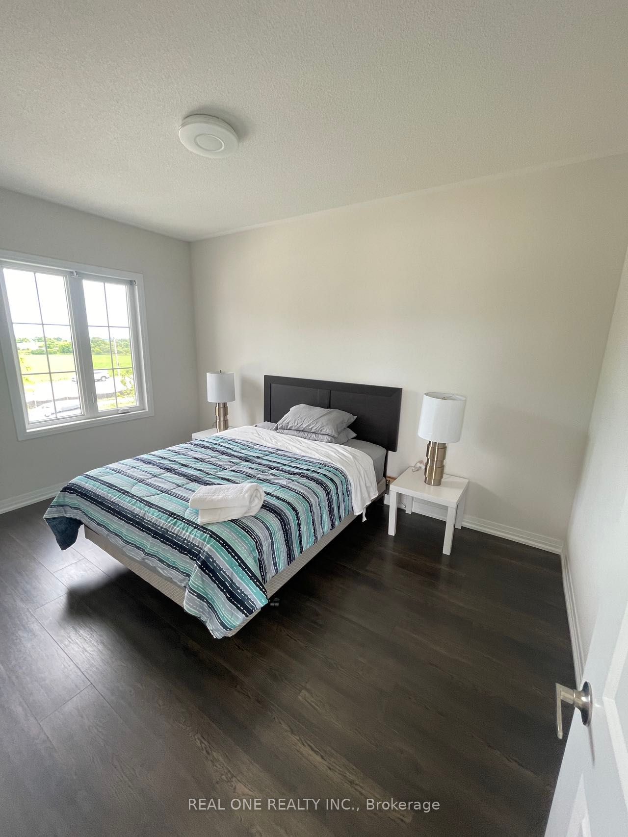 59 Schmeltzer Crescent