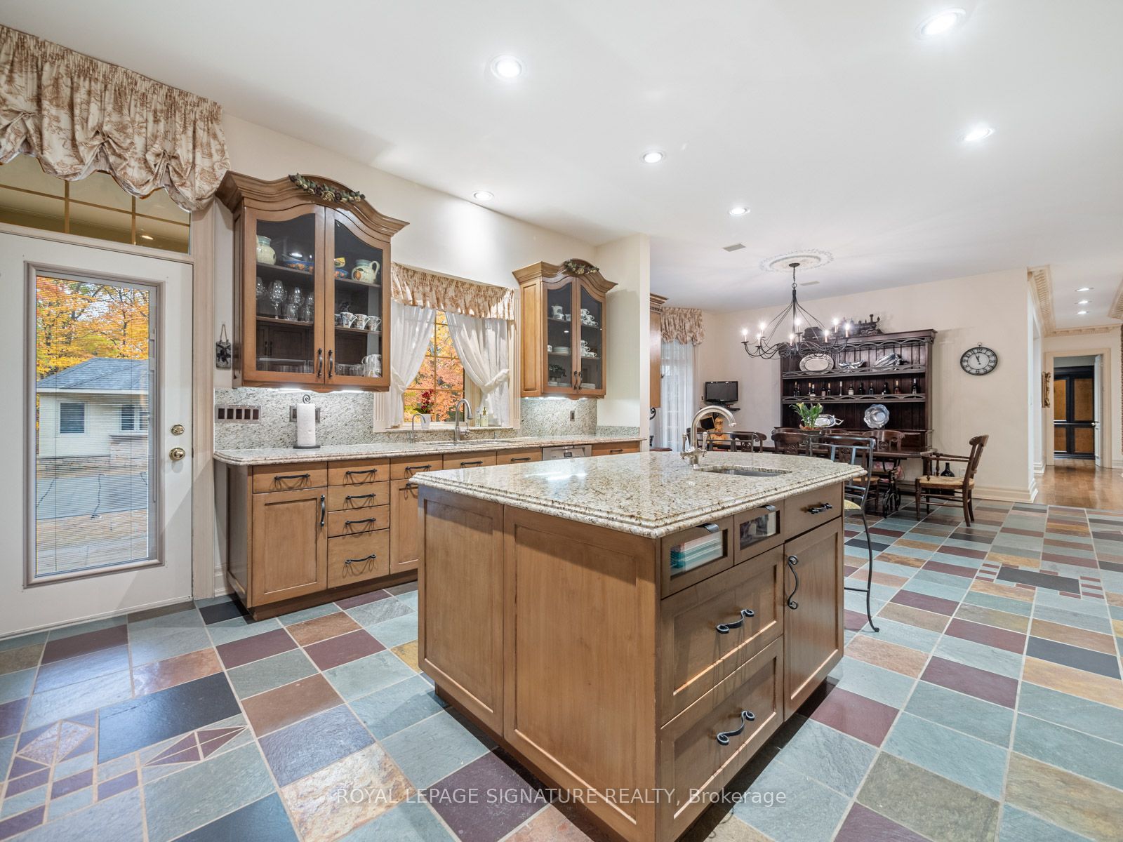 51 Renaissance Crt