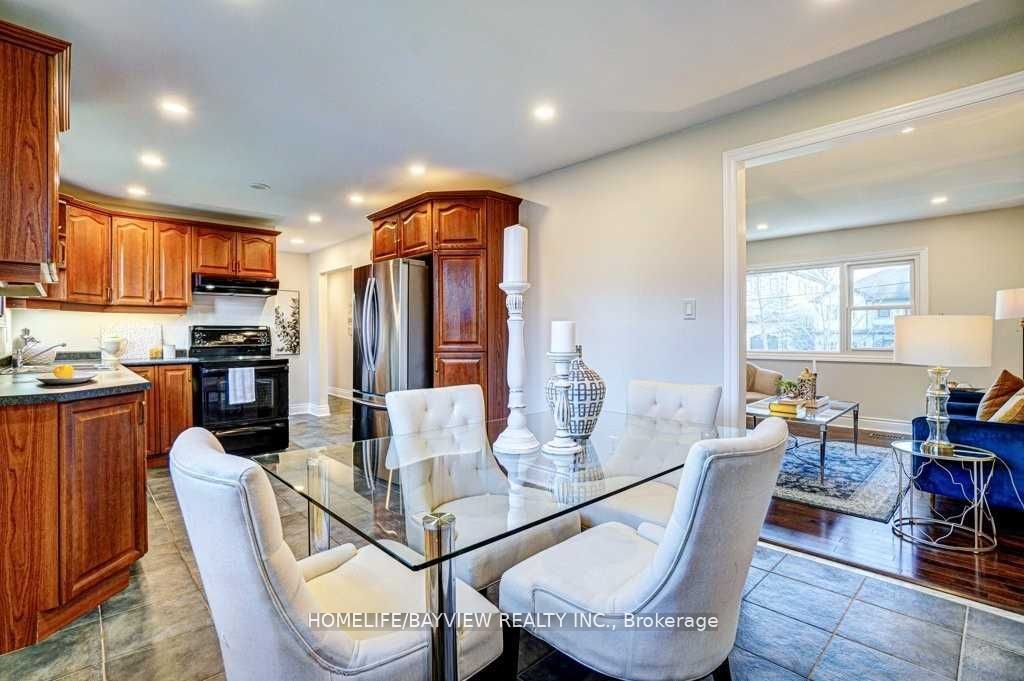 254 Lakeland Cres