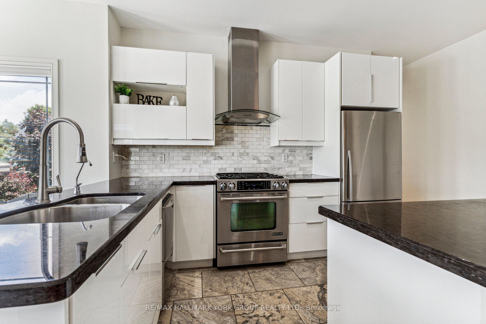 27 Bagshaw Crescent
