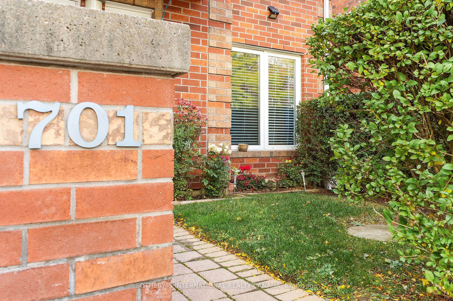 900 Steeles Ave W, #701