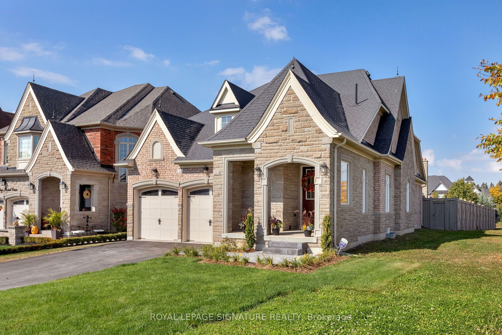 12 Valley Point Crescent