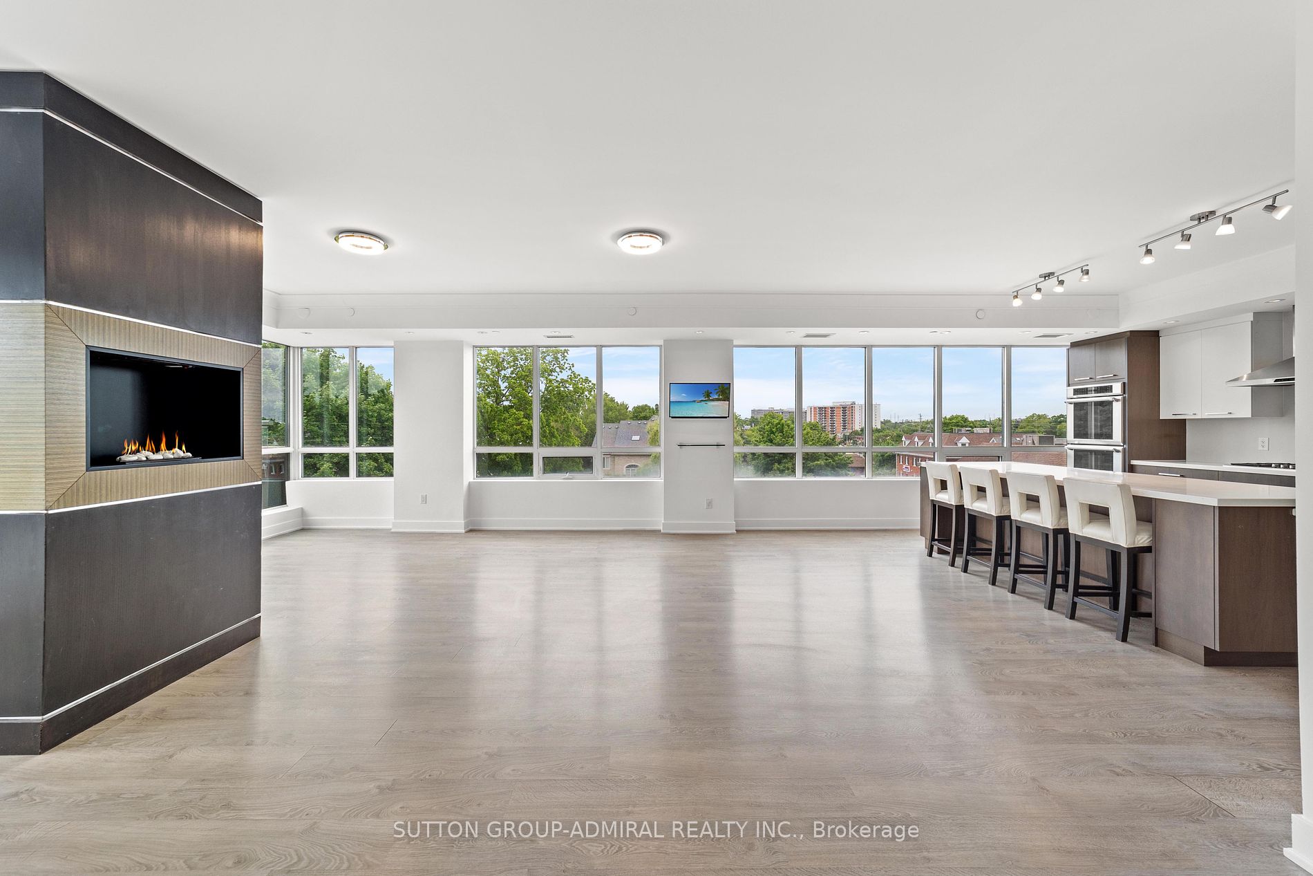 7608 Yonge St, #514