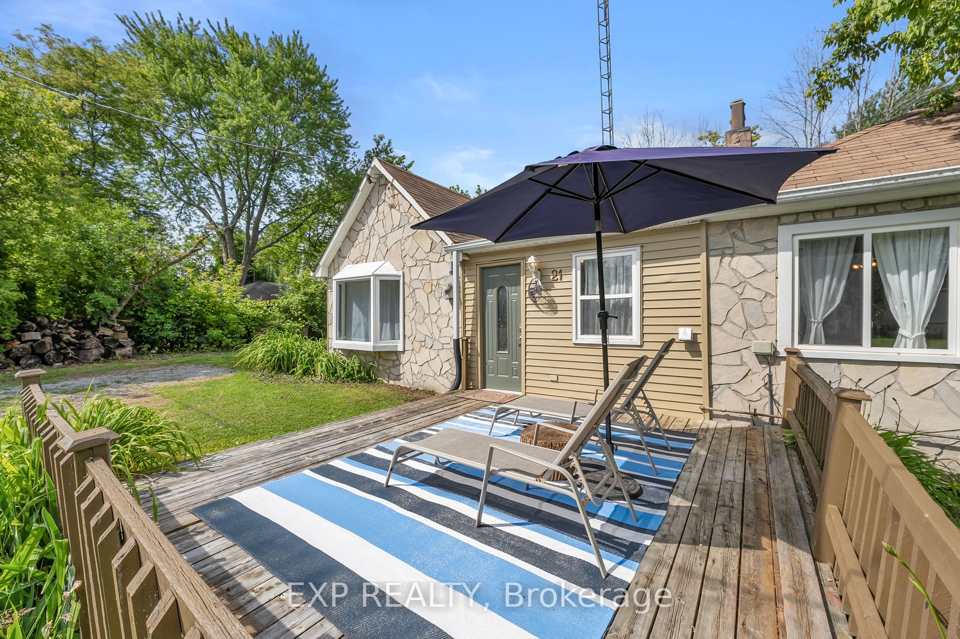 21 Lake Dr E