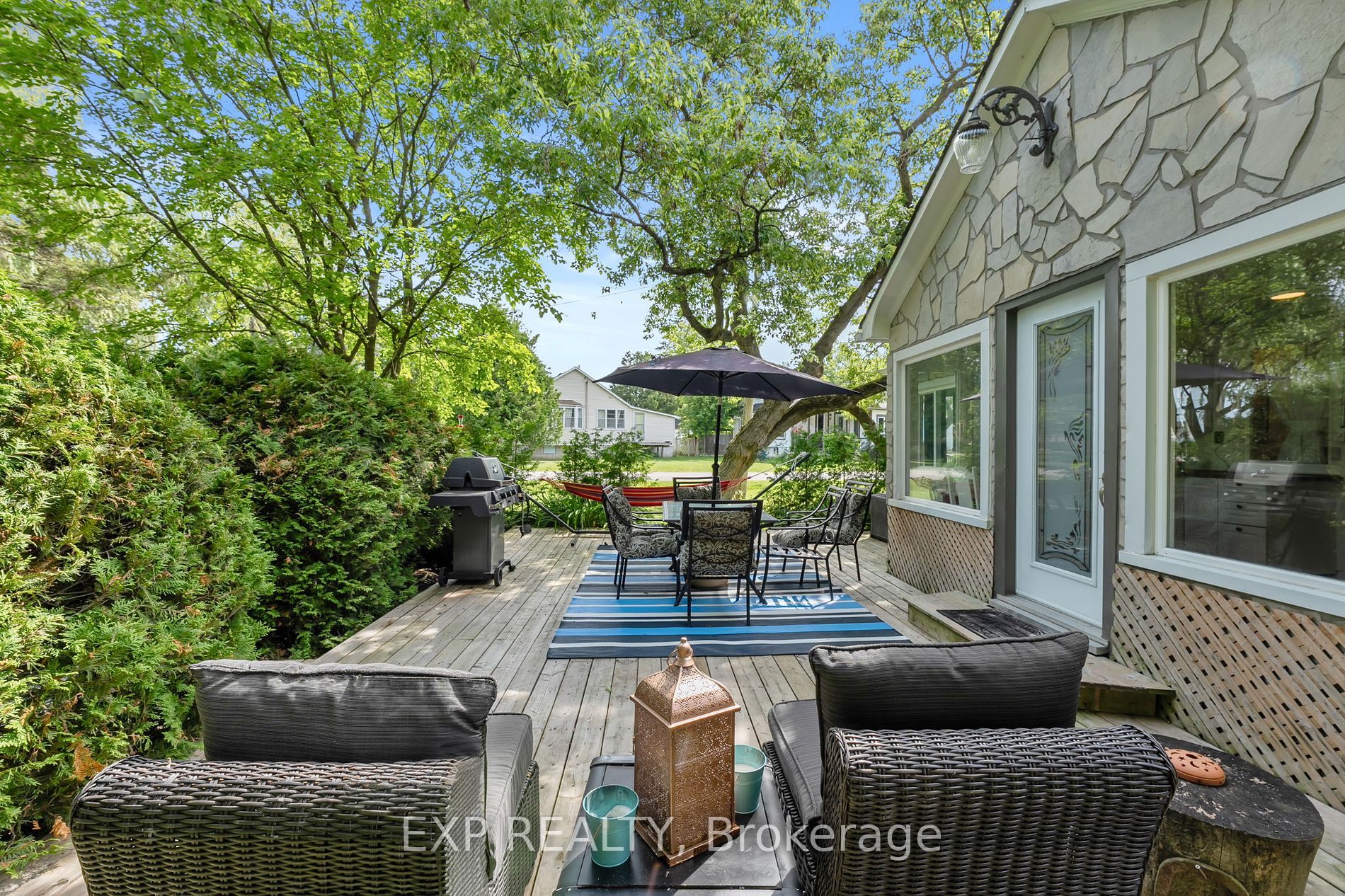 21 Lake Dr E