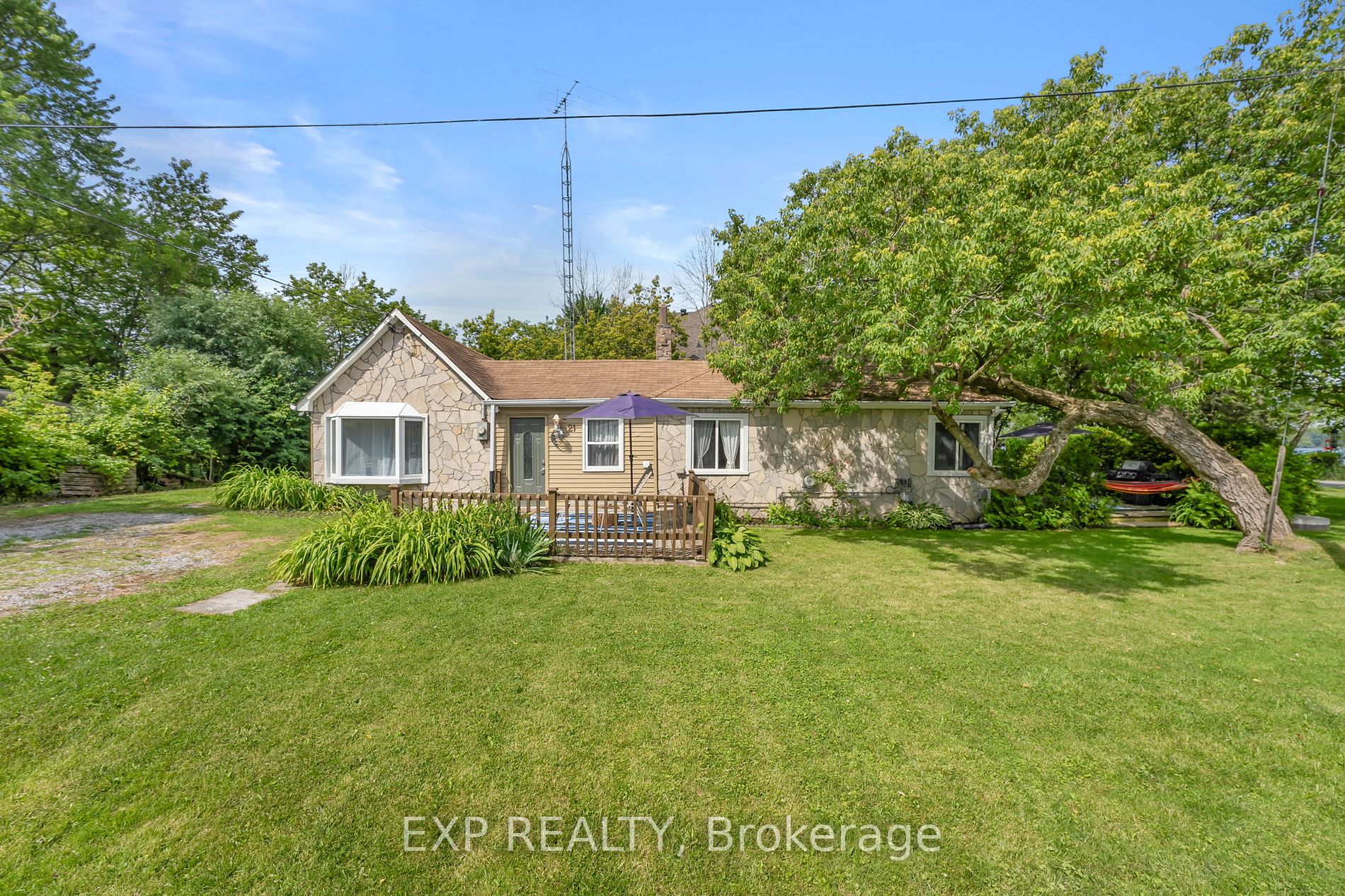 21 Lake Dr E