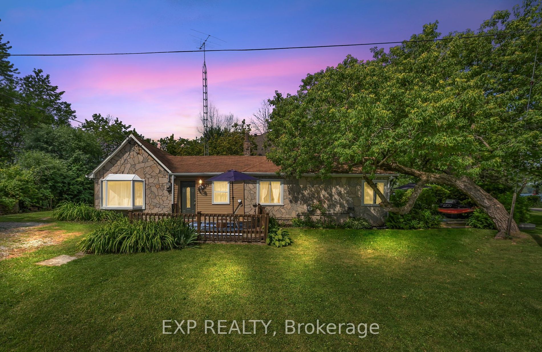 21 Lake Dr E