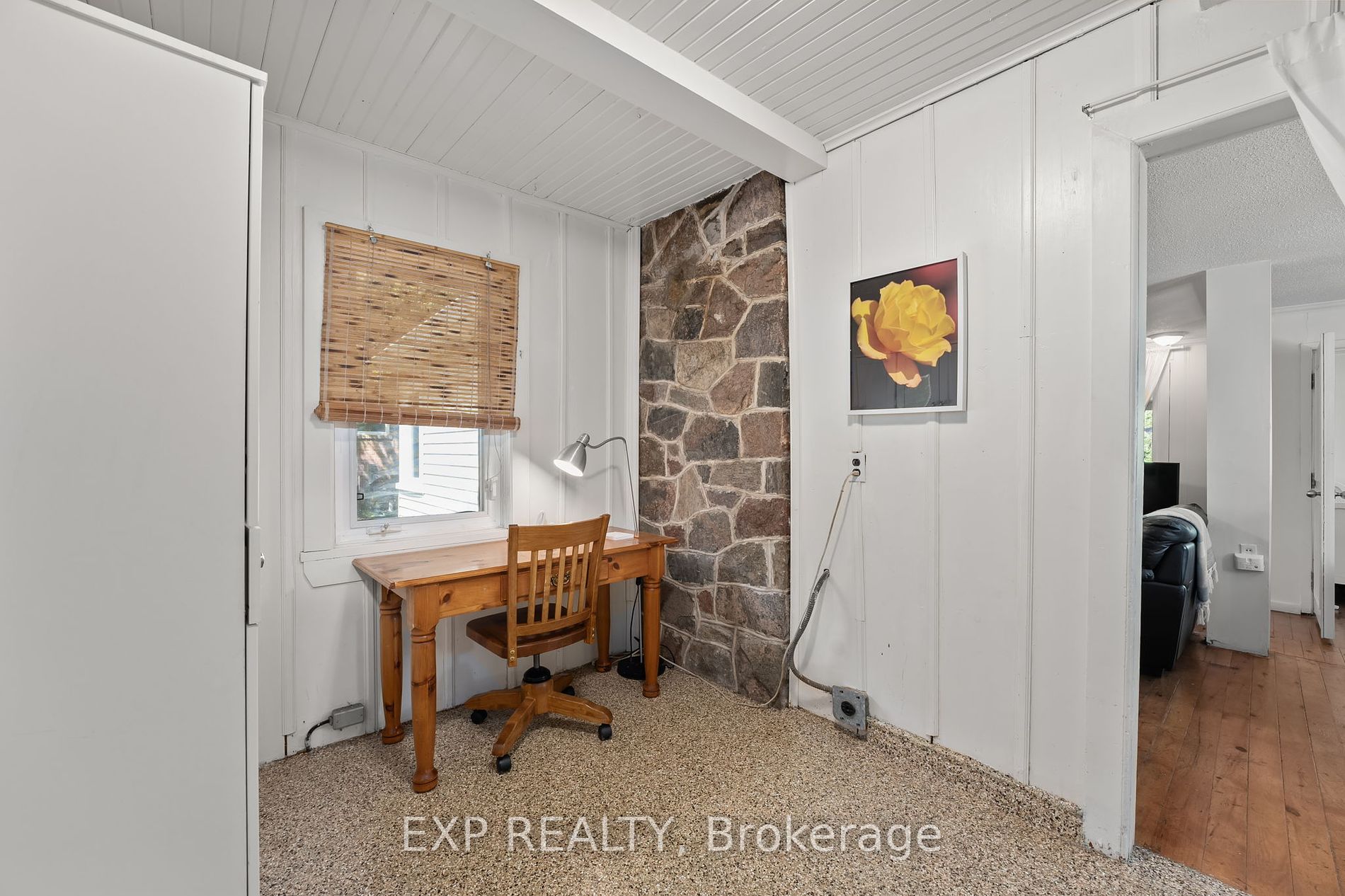 21 Lake Dr E