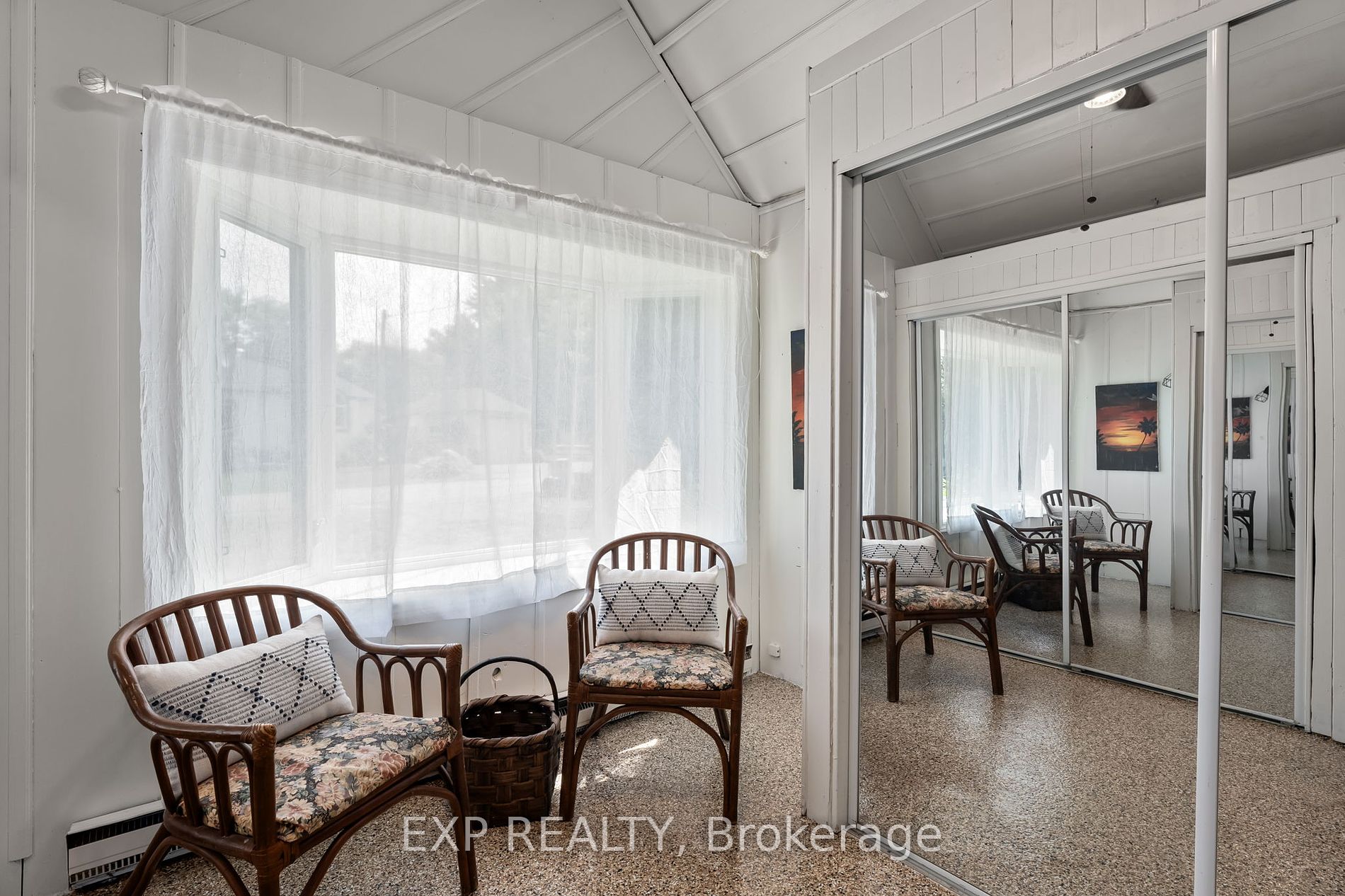 21 Lake Dr E