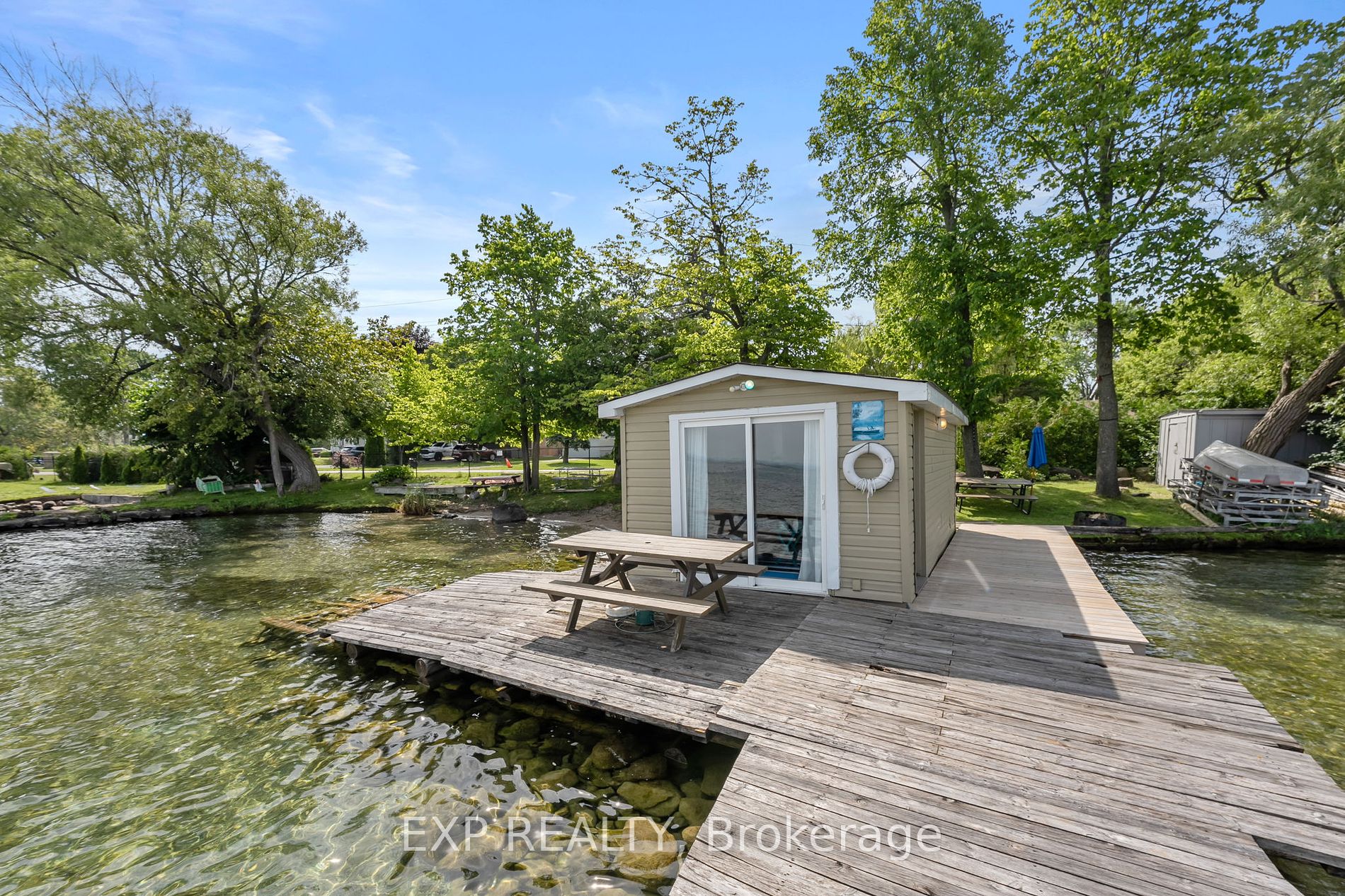 21 Lake Dr E