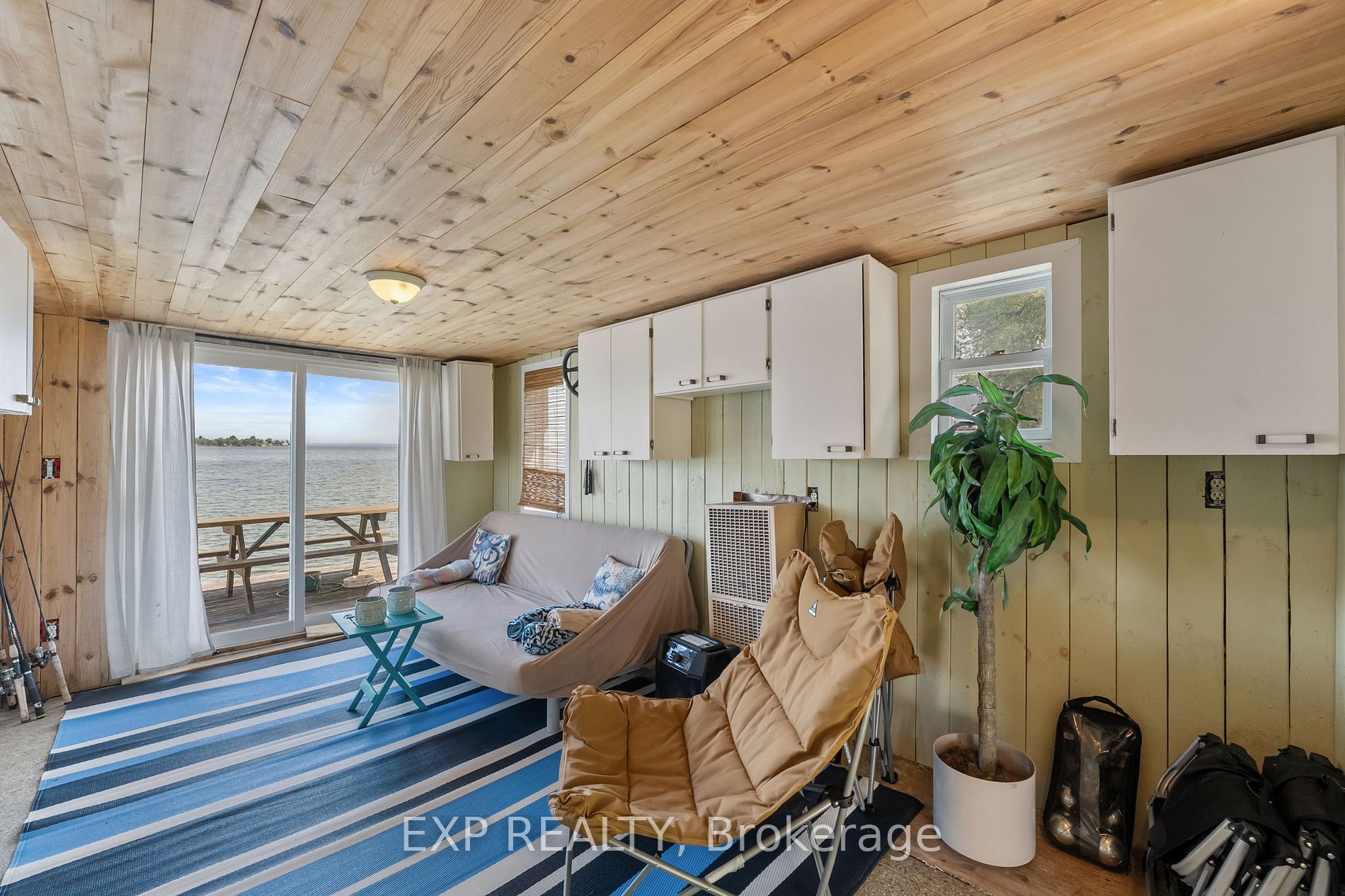 21 Lake Dr E