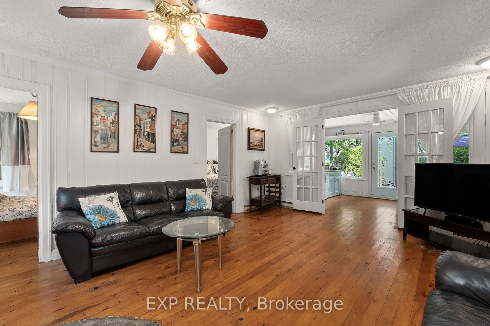 21 Lake Dr E