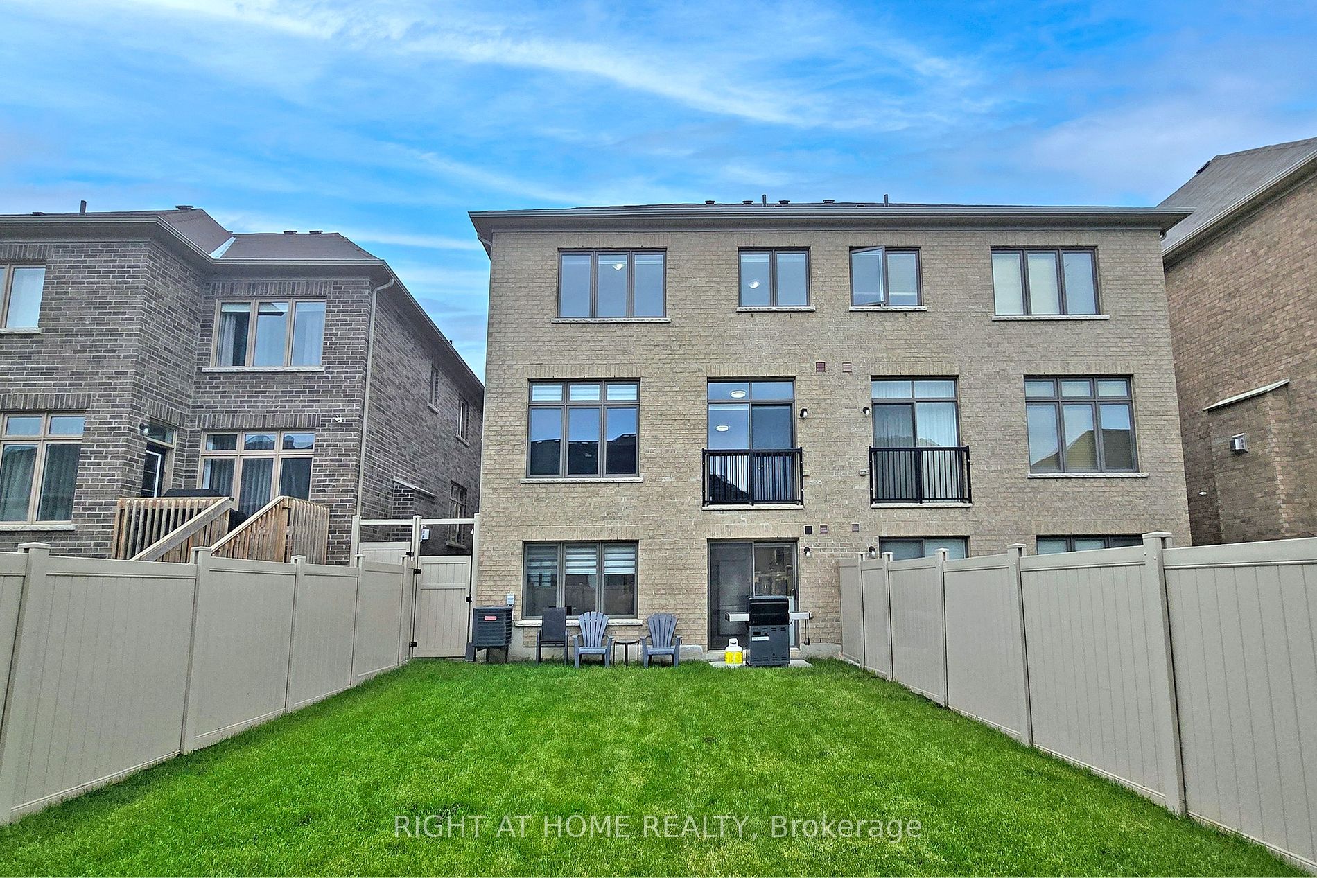 9 John Smith St E