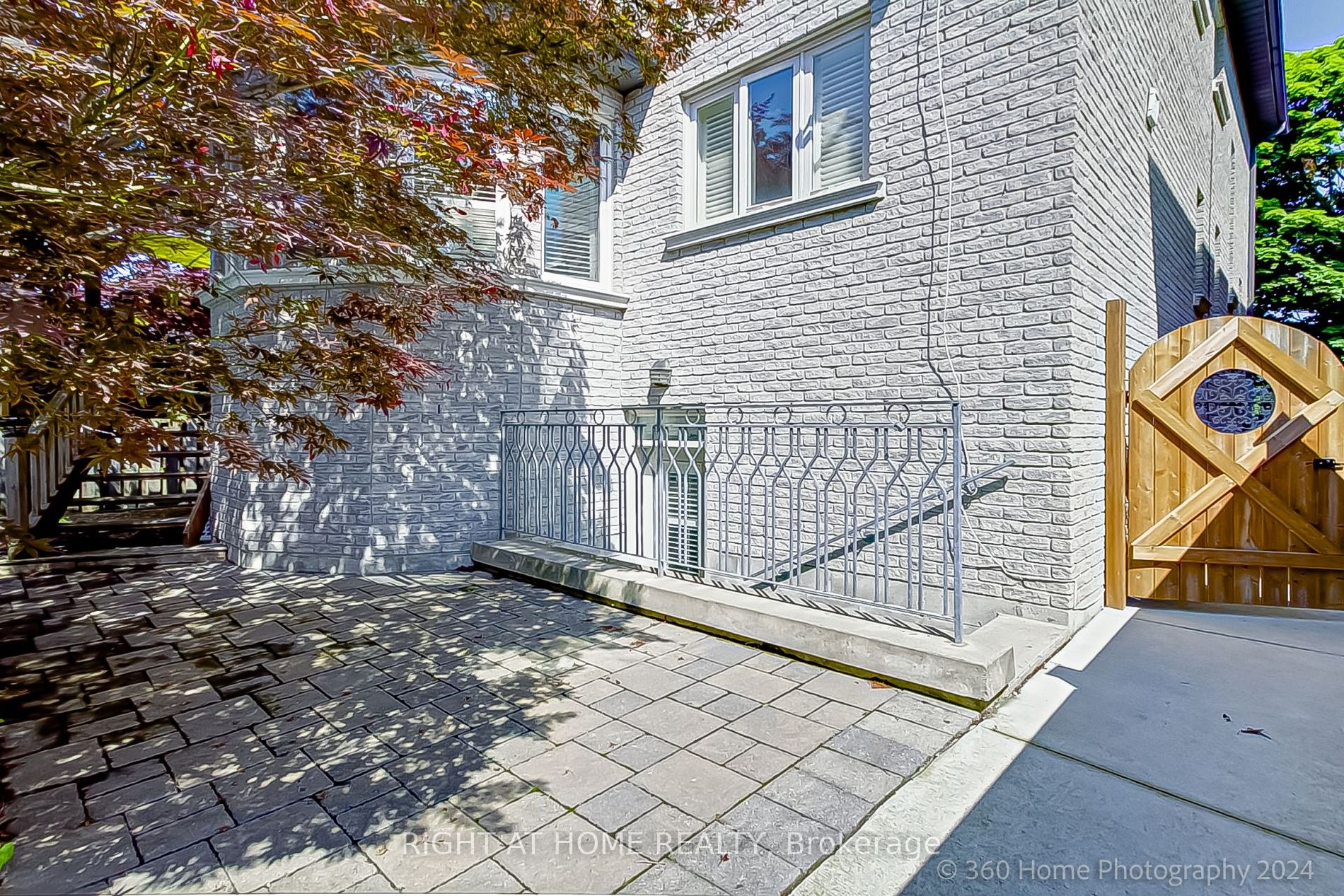 103 Oak Ave