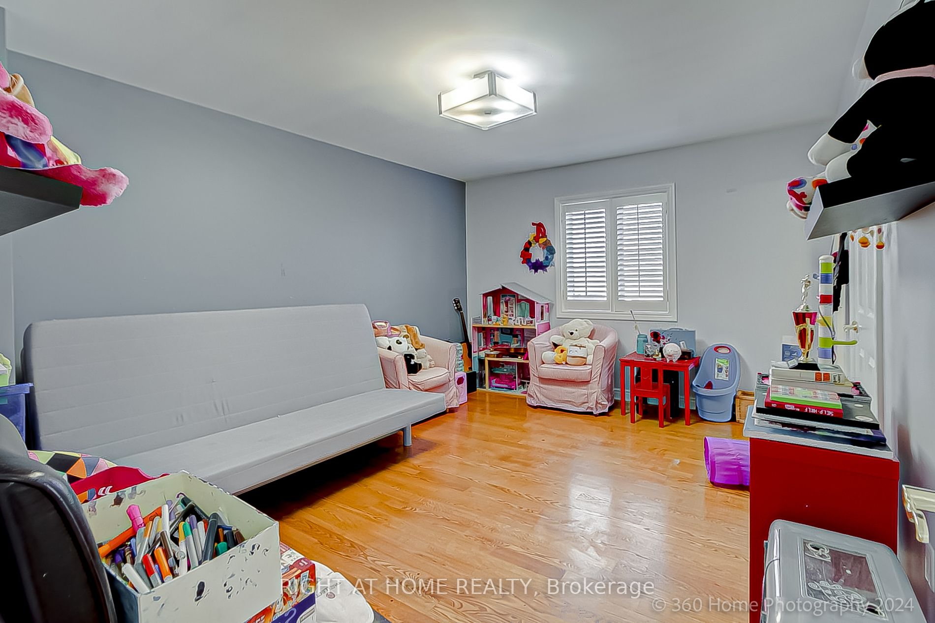 103 Oak Ave