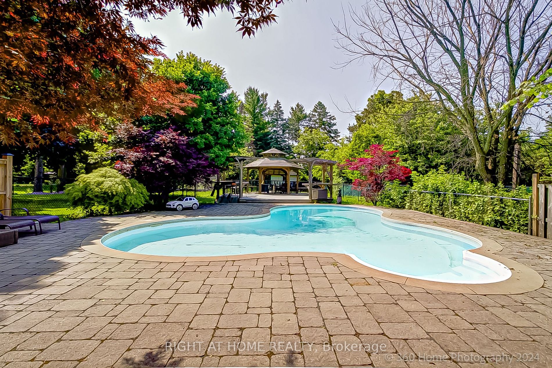 103 Oak Ave