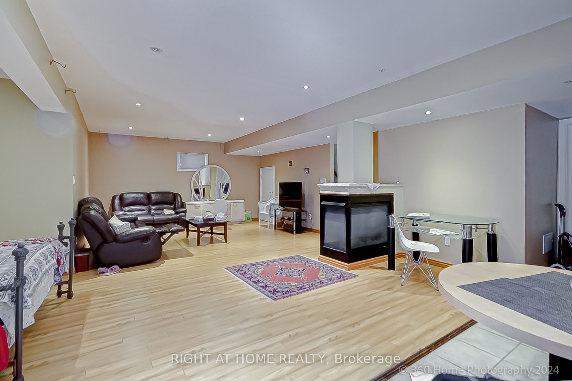 103 Oak Ave