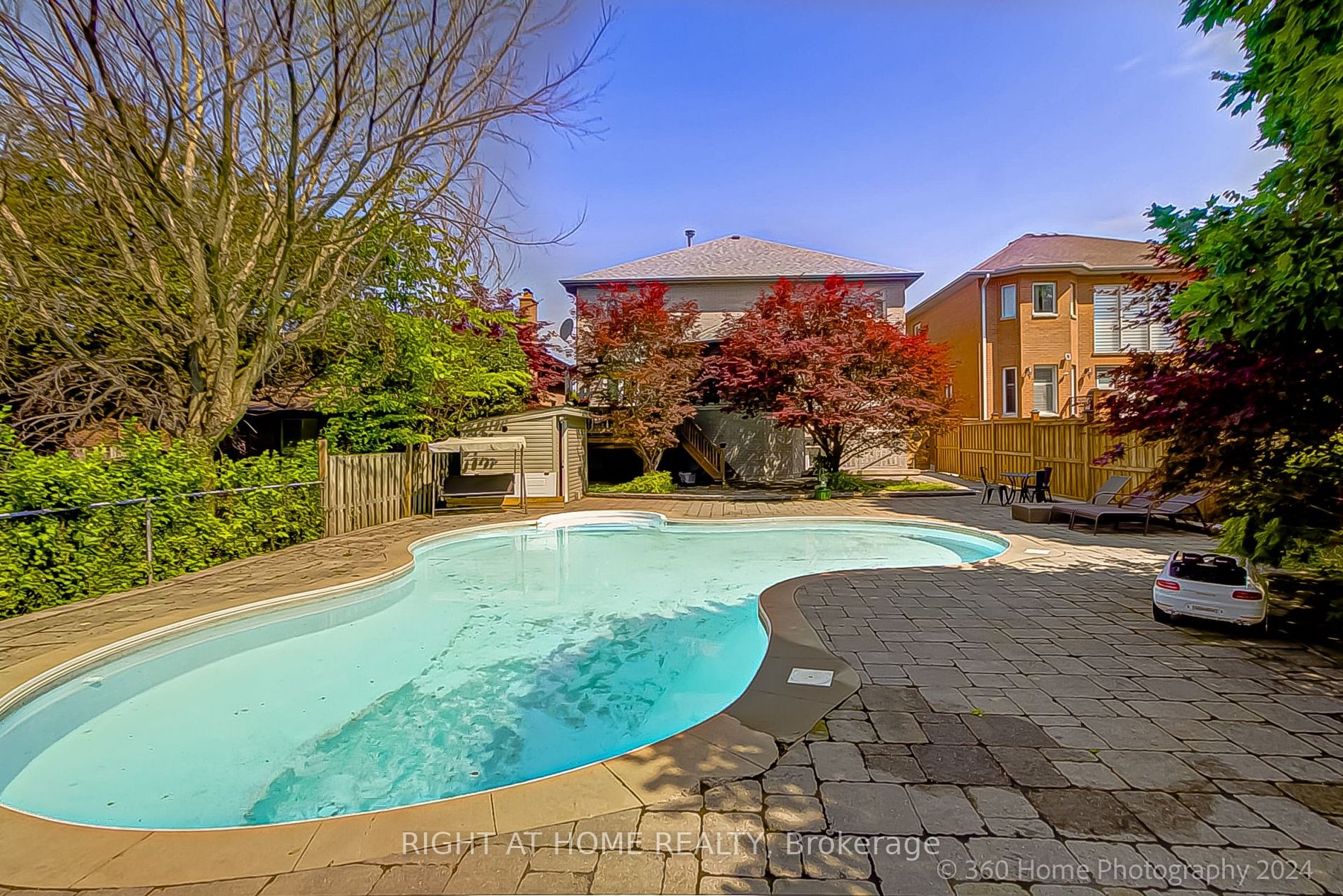 103 Oak Ave