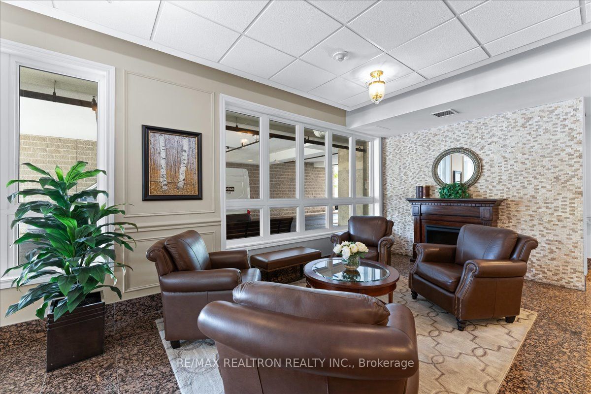 15450 Yonge Street #304