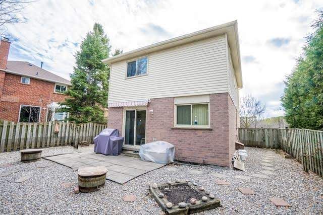 11 Hunter's Point Drive