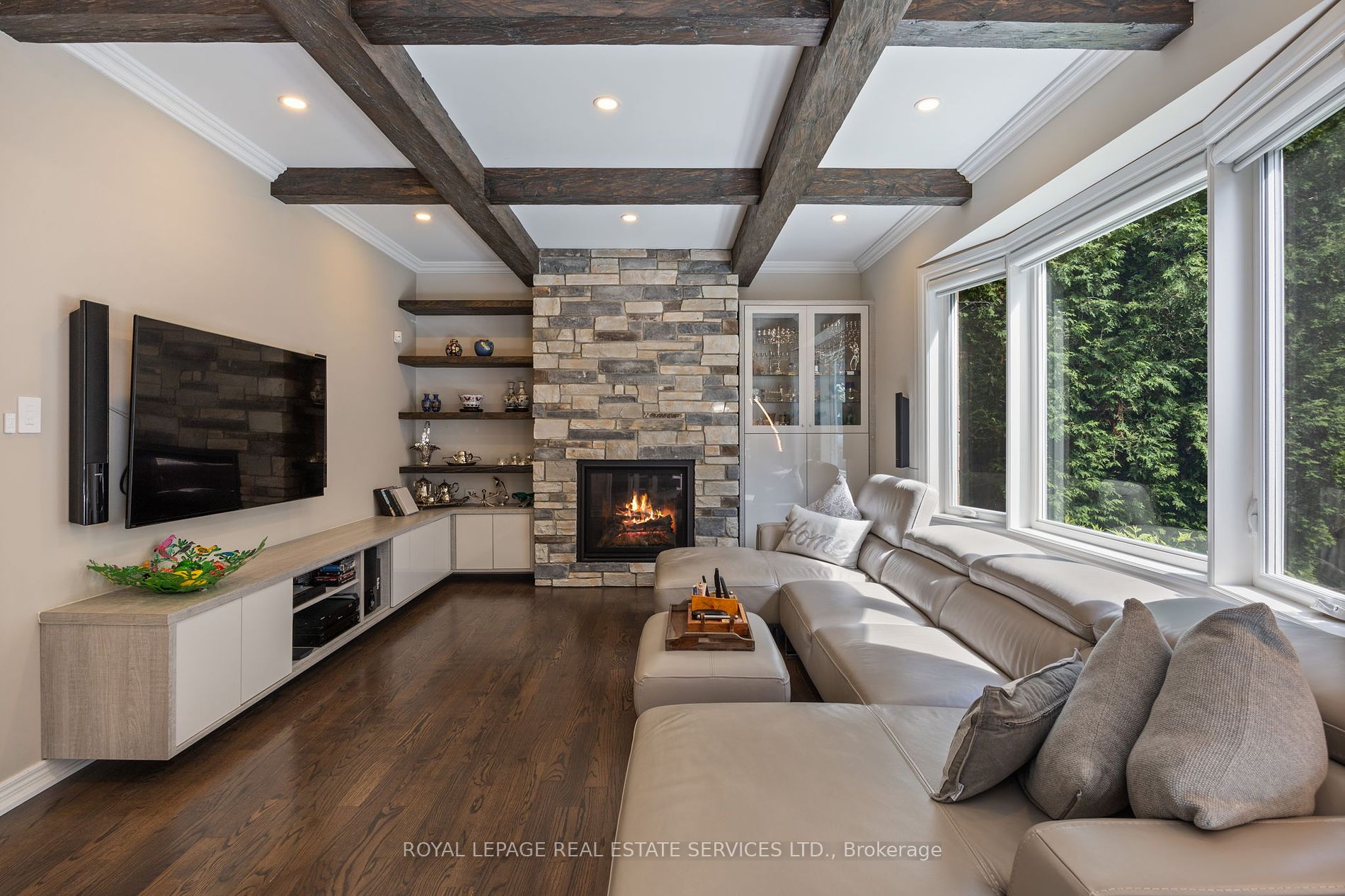 101 Thornhill Woods Dr