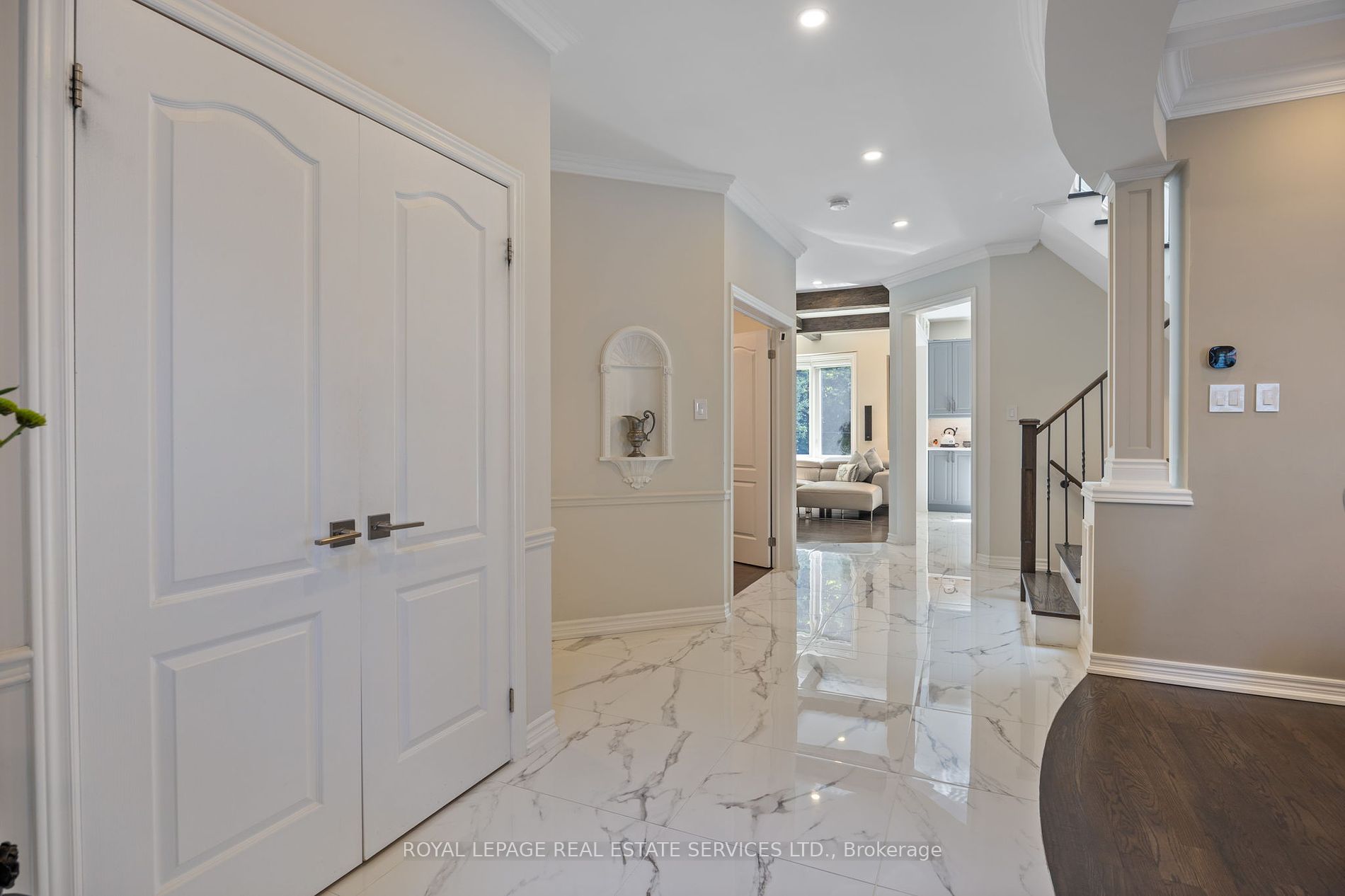 101 Thornhill Woods Dr