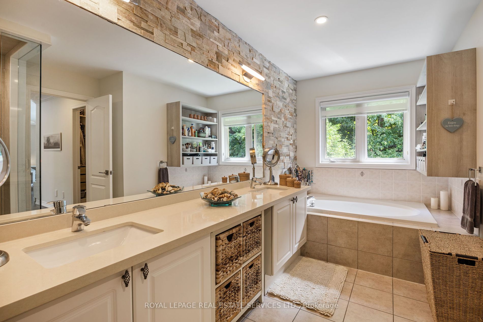 101 Thornhill Woods Dr