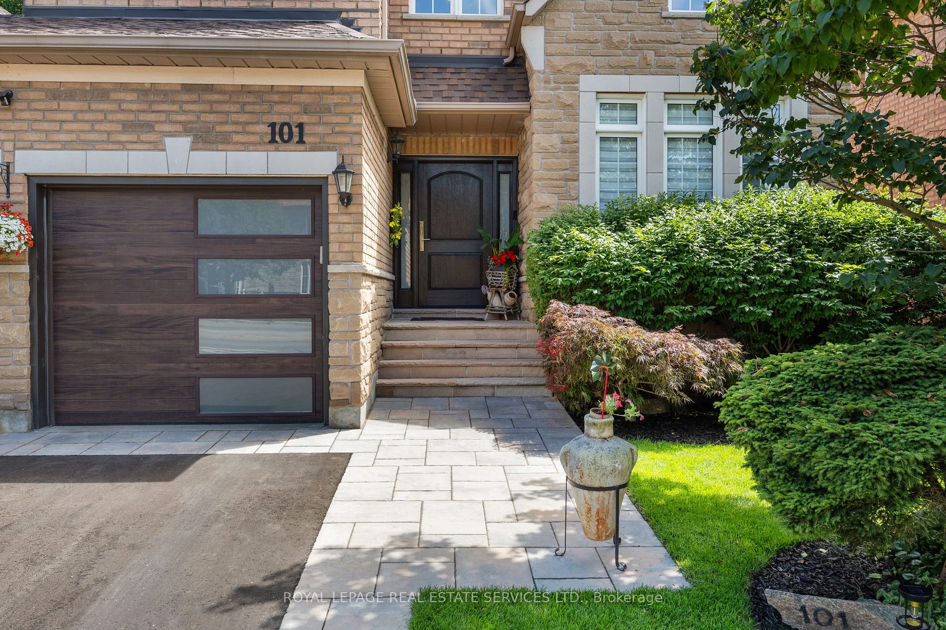 101 Thornhill Woods Dr