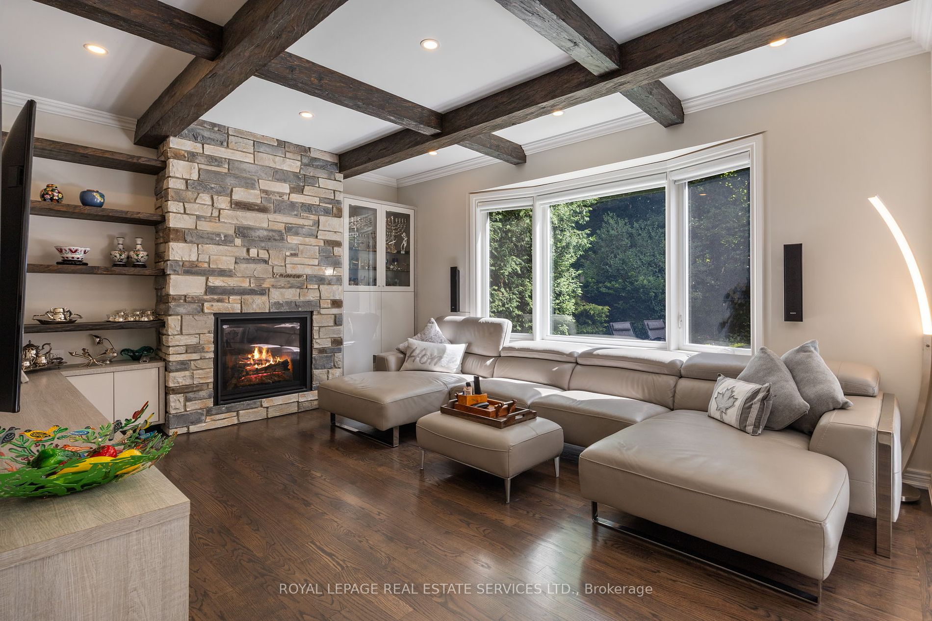 101 Thornhill Woods Dr