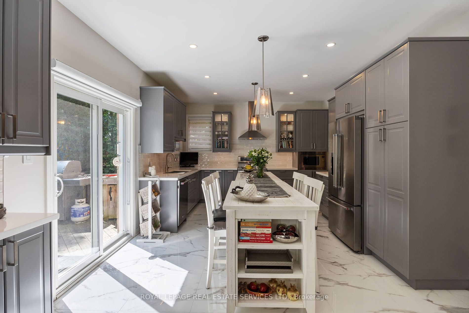 101 Thornhill Woods Dr