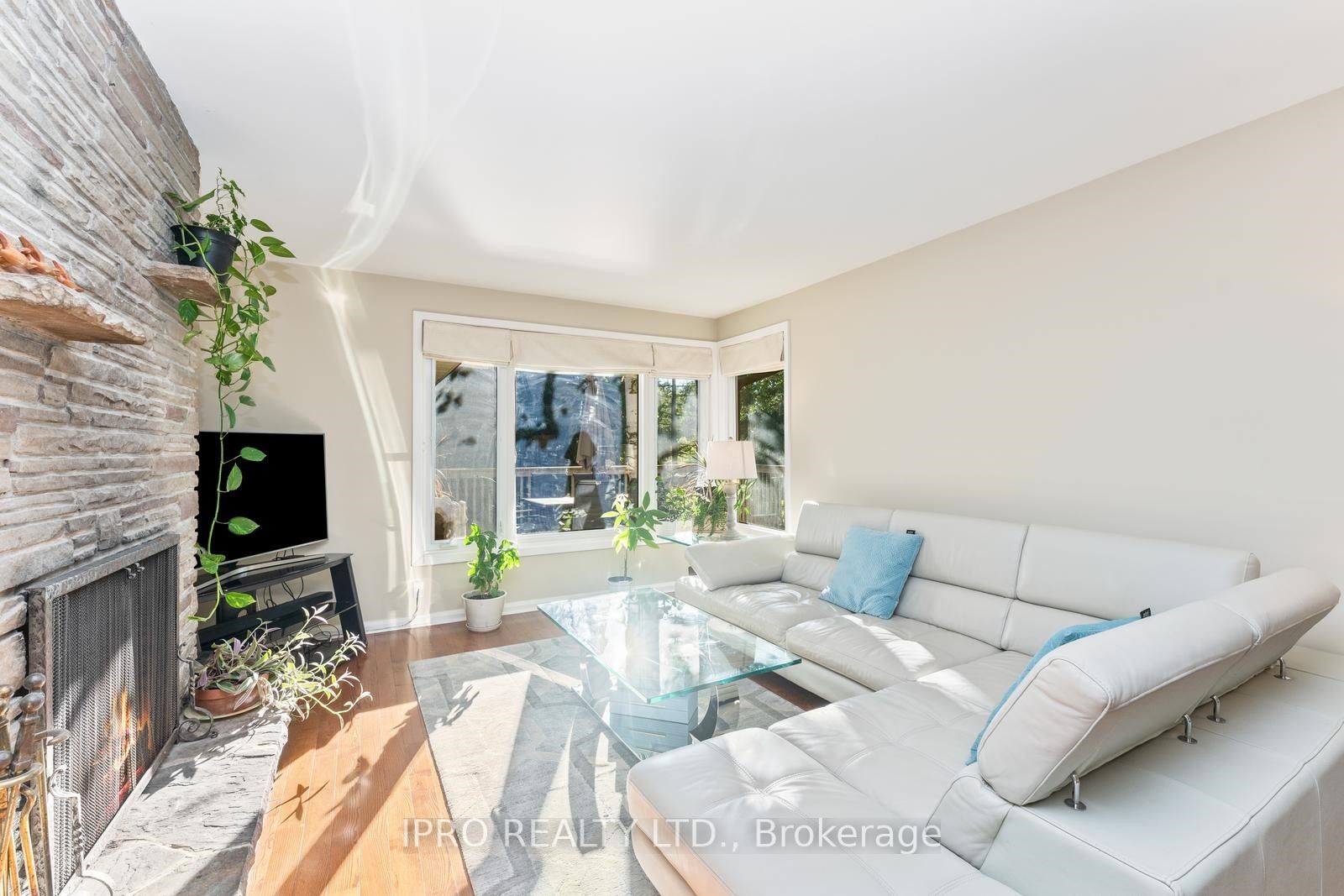 28 Charles St
