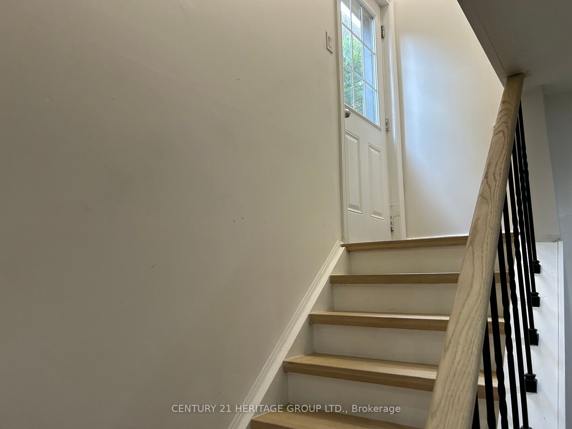 143 Queen Filomena Ave