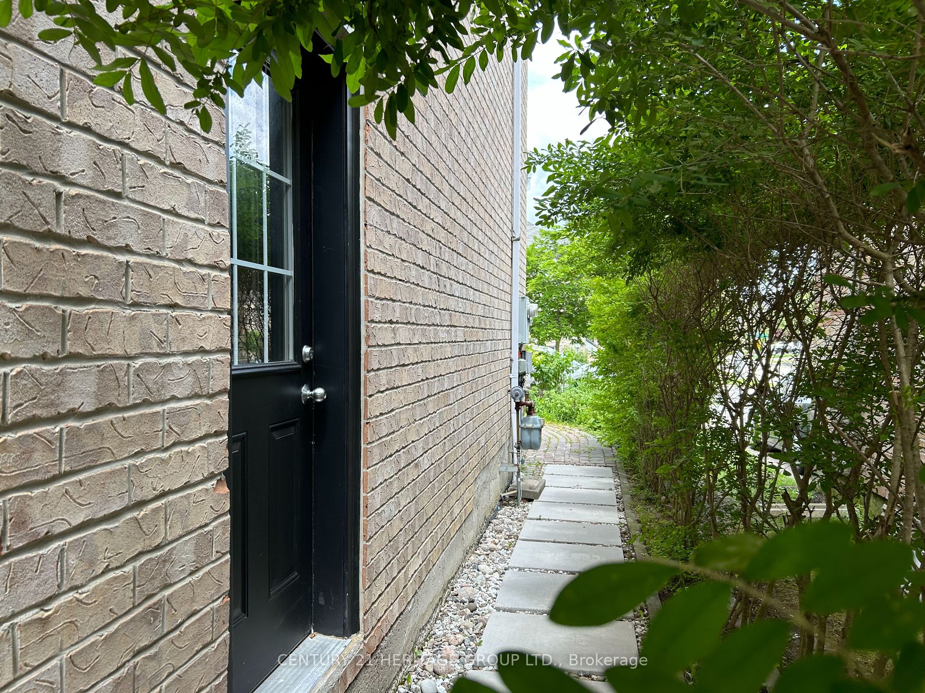 143 Queen Filomena Ave