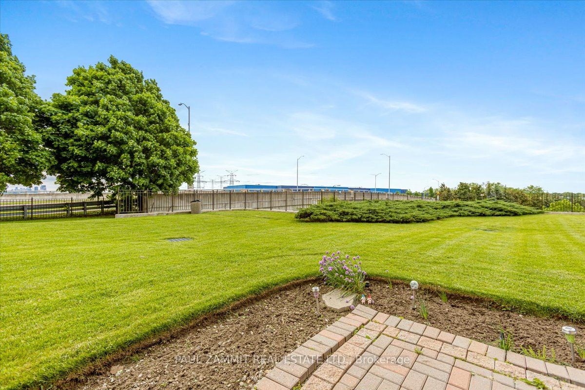 39 Oneida Cres, #306