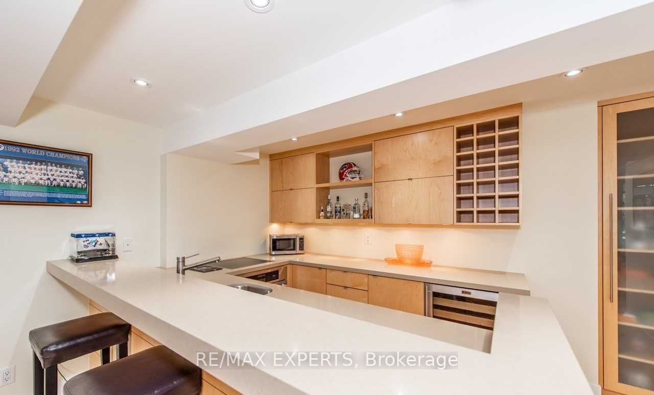 94 Royview Crescent