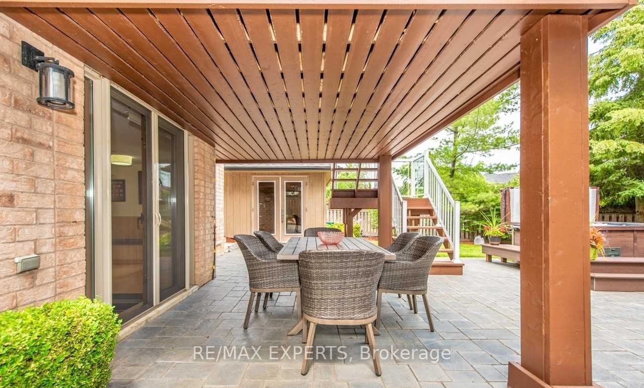 94 Royview Crescent