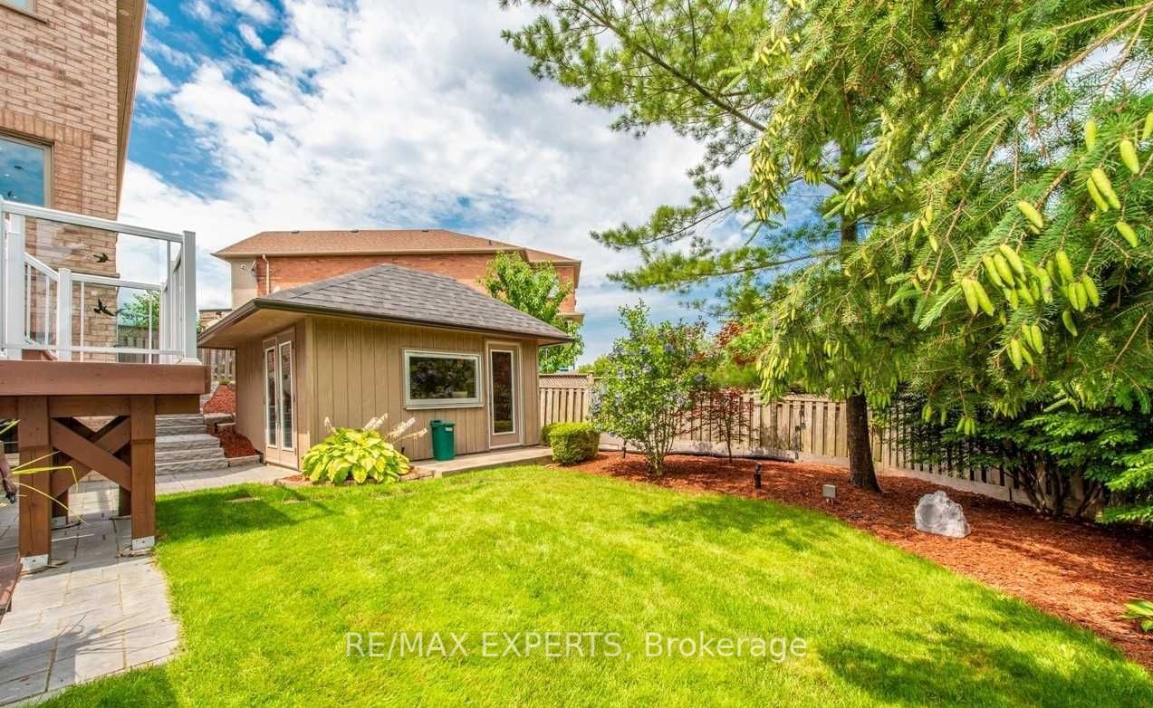 94 Royview Crescent