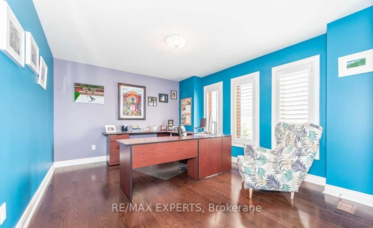94 Royview Crescent