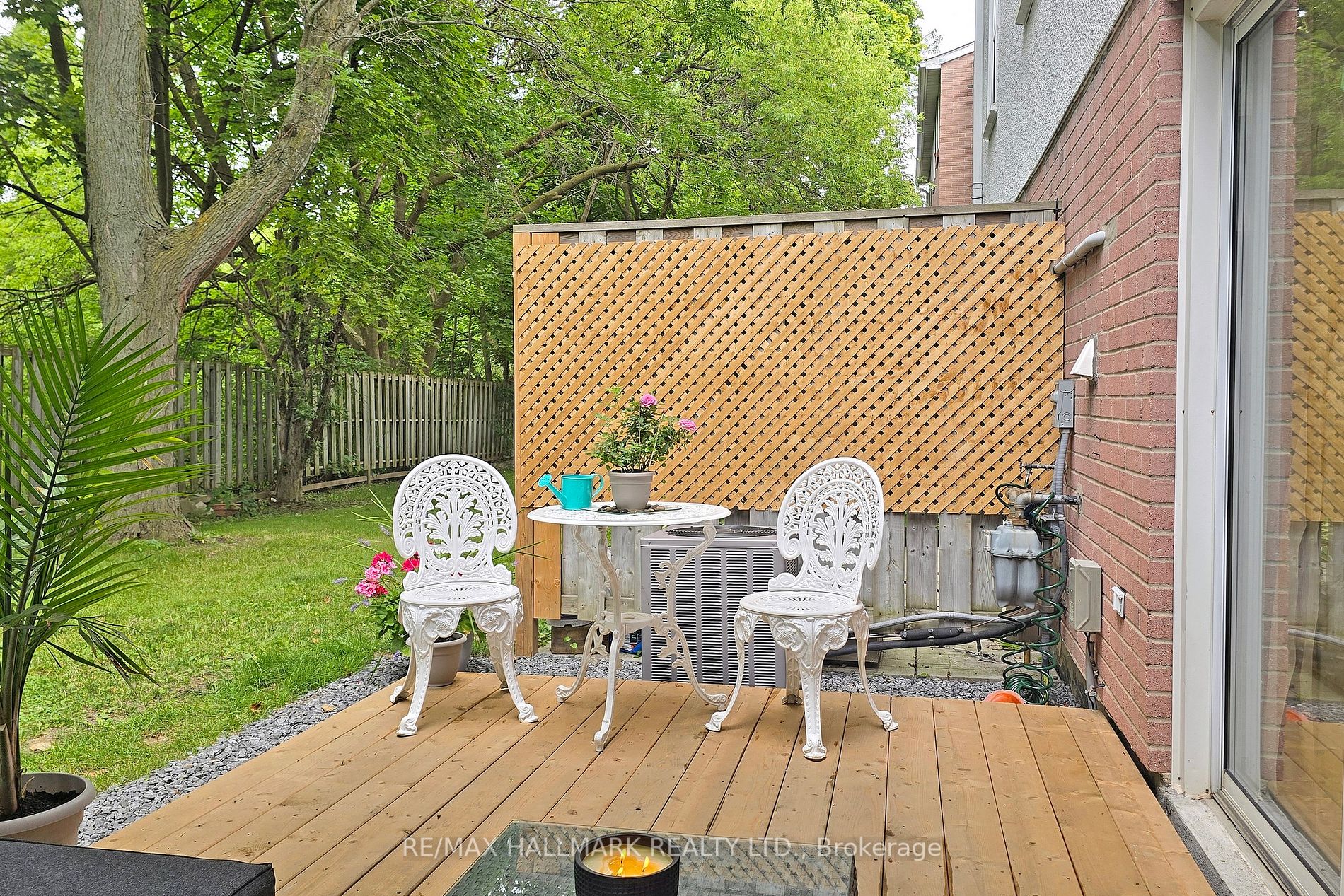 1672 John St, #10